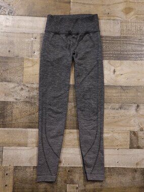Lululemon Textured Leggings Women’s Size 4 Gray Mid Rise Athletic 27" inseam